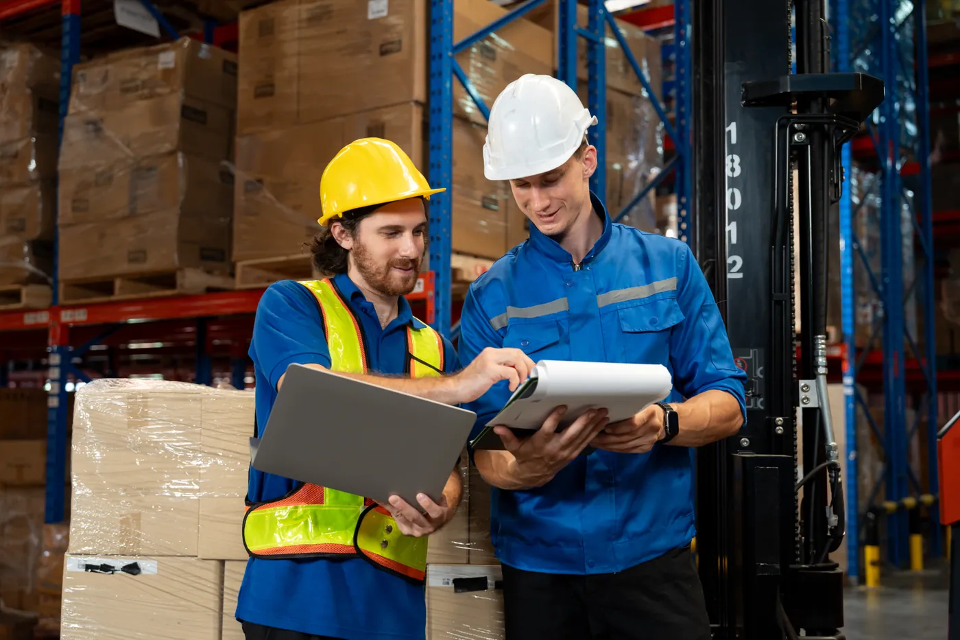 Expediter coordinating delivery schedules with a manufacturer